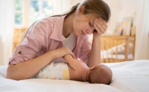DEPRESSIONE POST-PARTUM: I SEGNALI D’ALLARME CHE NON PUOI IGNORARE
